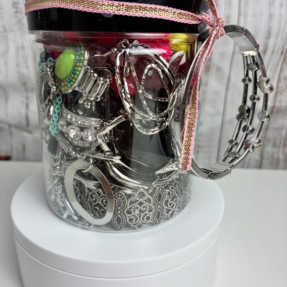 Mystery Treasure 16 oz Jar - Lot 0256 - Picture 3 of 7